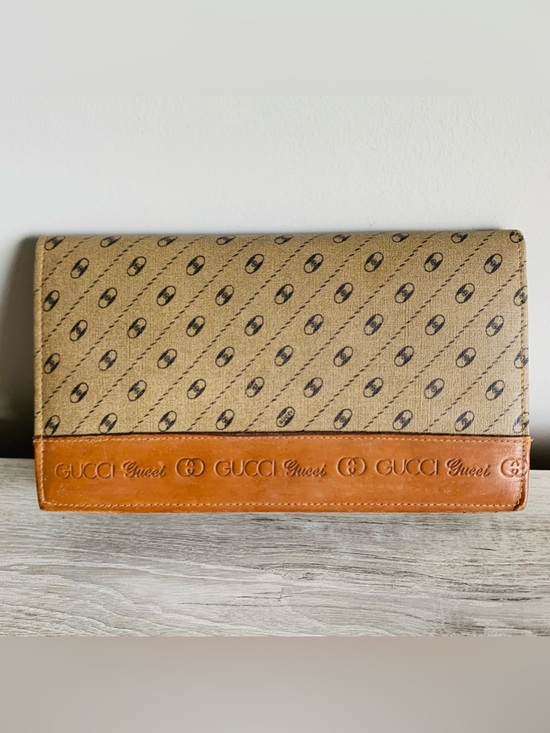Gucci Handbags - Rare Vintage GG Supreme Tan Clutch/Wallet
